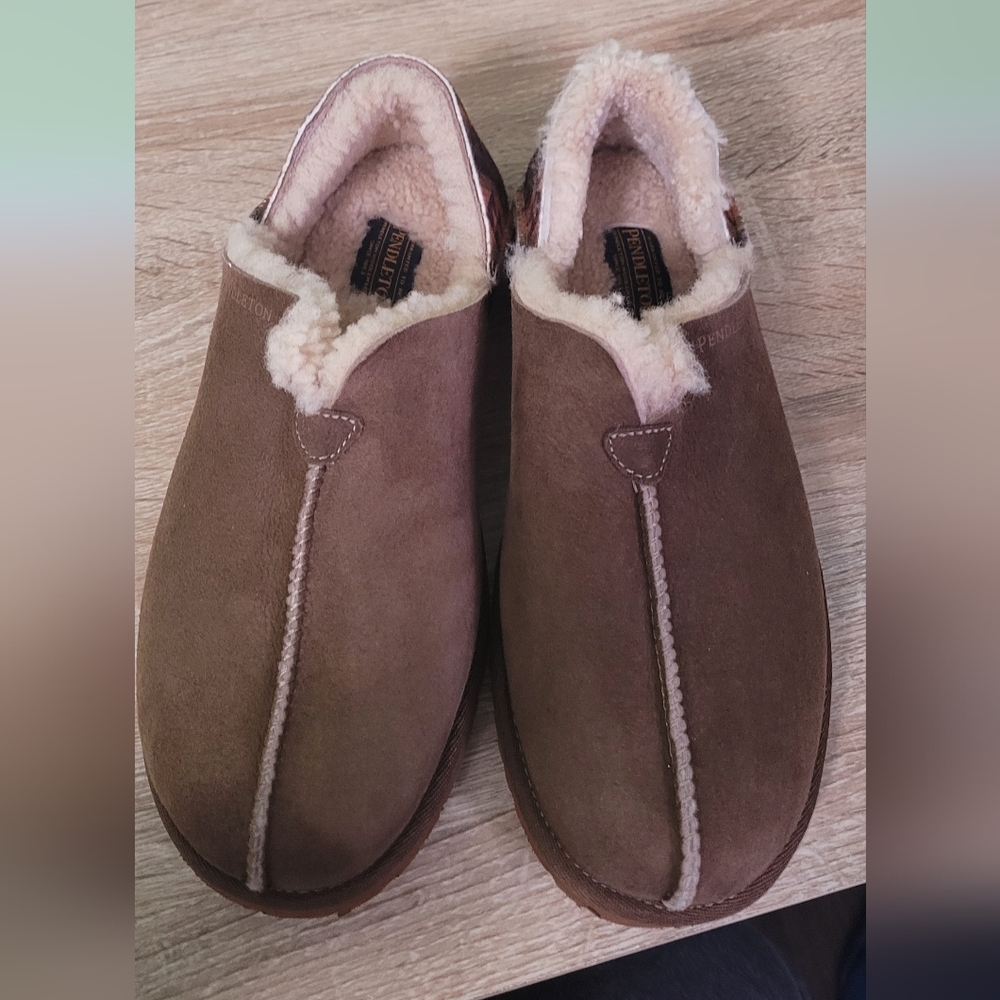 Pendelton Brown Suede Men's Slippers with Patterned Accent Sherpa 9 - Picture 5 of 7
